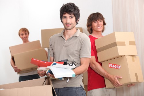 Professional moving van support for apartment moves in London